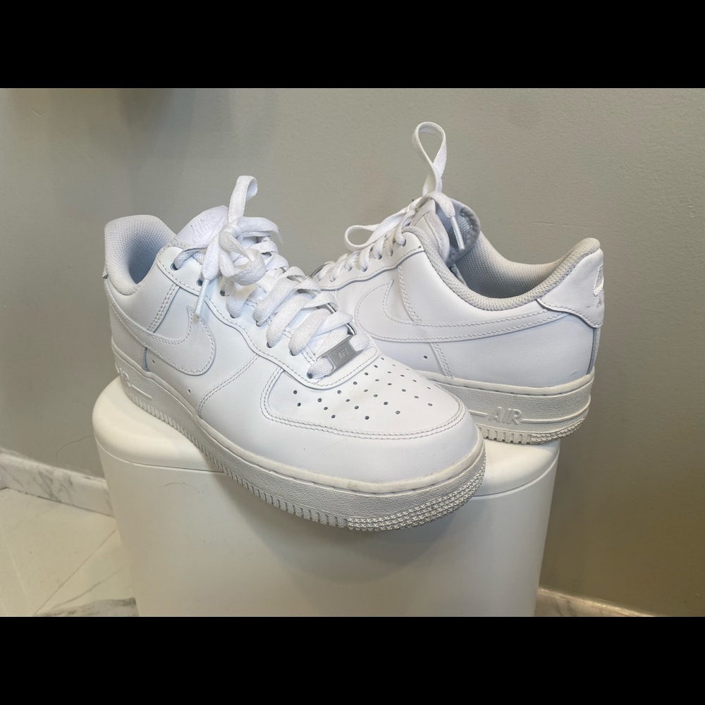 WHITE NIKE AIR FORCE